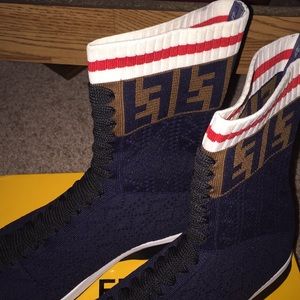 whoever buys I’ll throw in purse to match